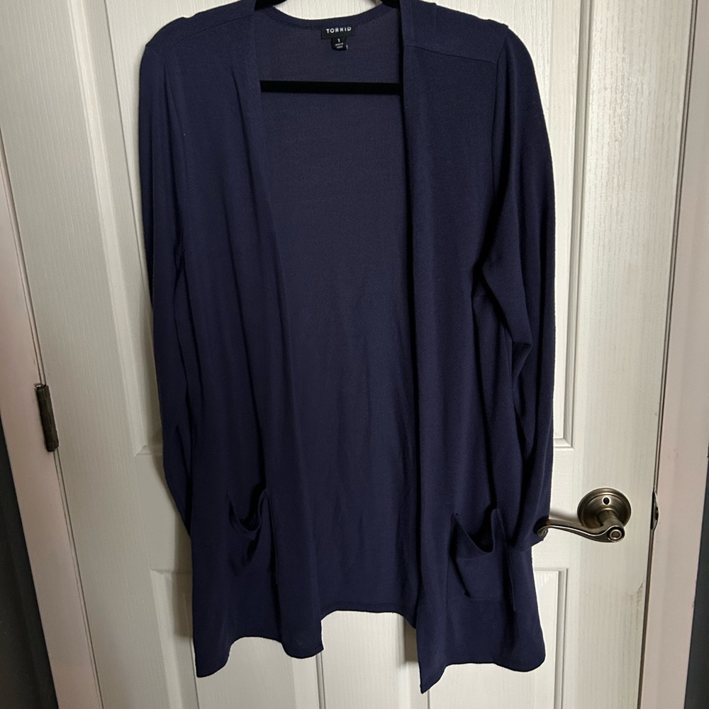 Torrid Women's Navy lightweight Sweater with front pockets